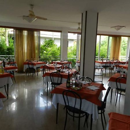 Hotel Ville De Paris Riccione Kültér fotó