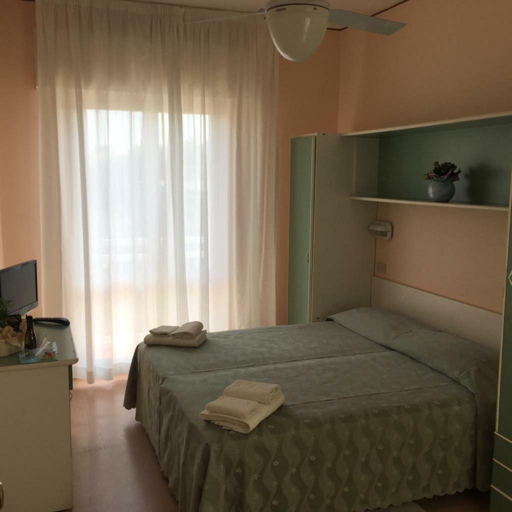 Hotel Ville De Paris Riccione Kültér fotó