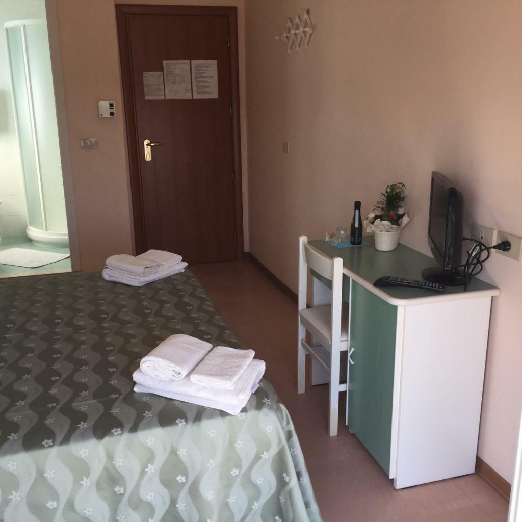Hotel Ville De Paris Riccione Kültér fotó