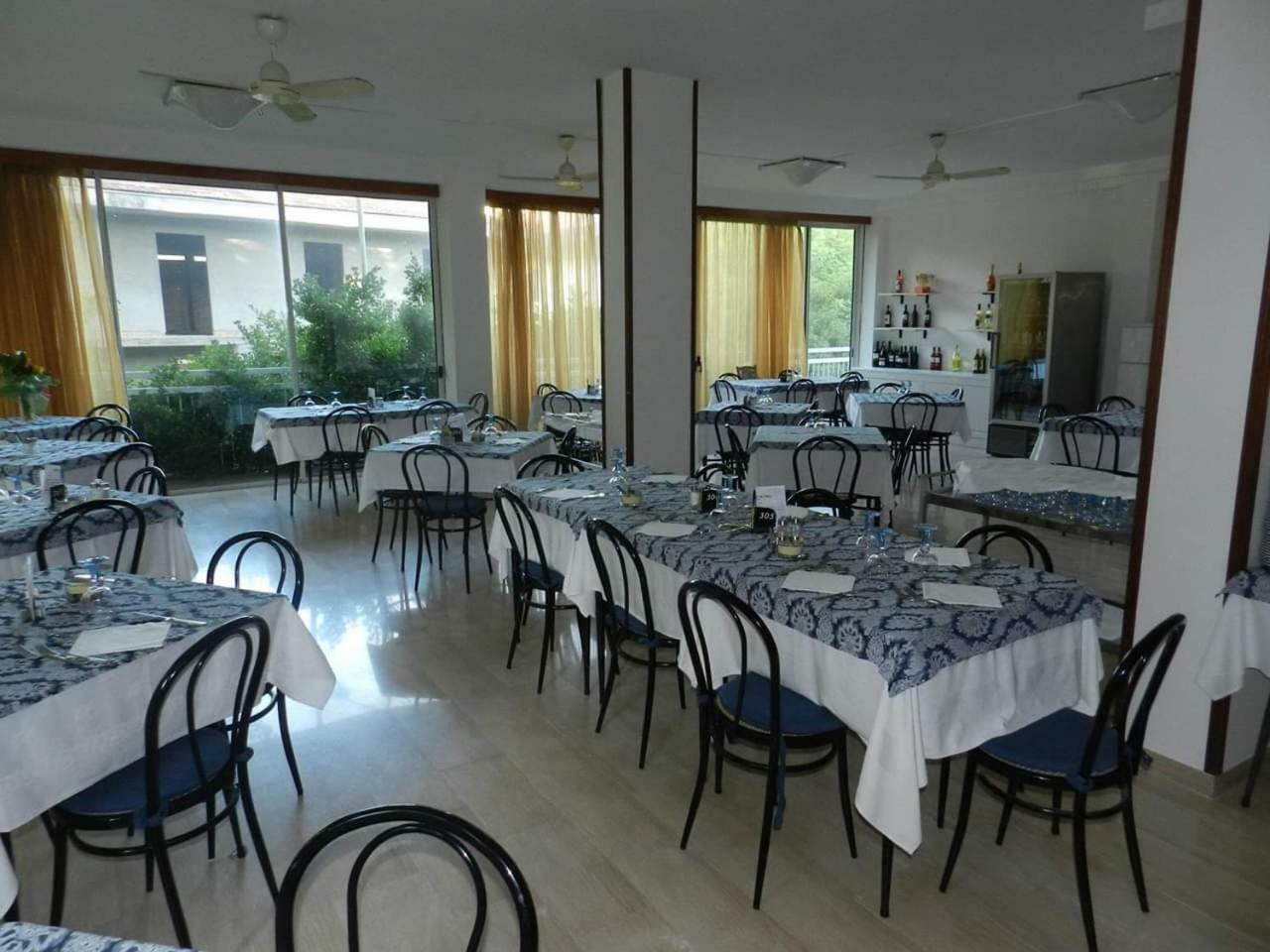 Hotel Ville De Paris Riccione Kültér fotó