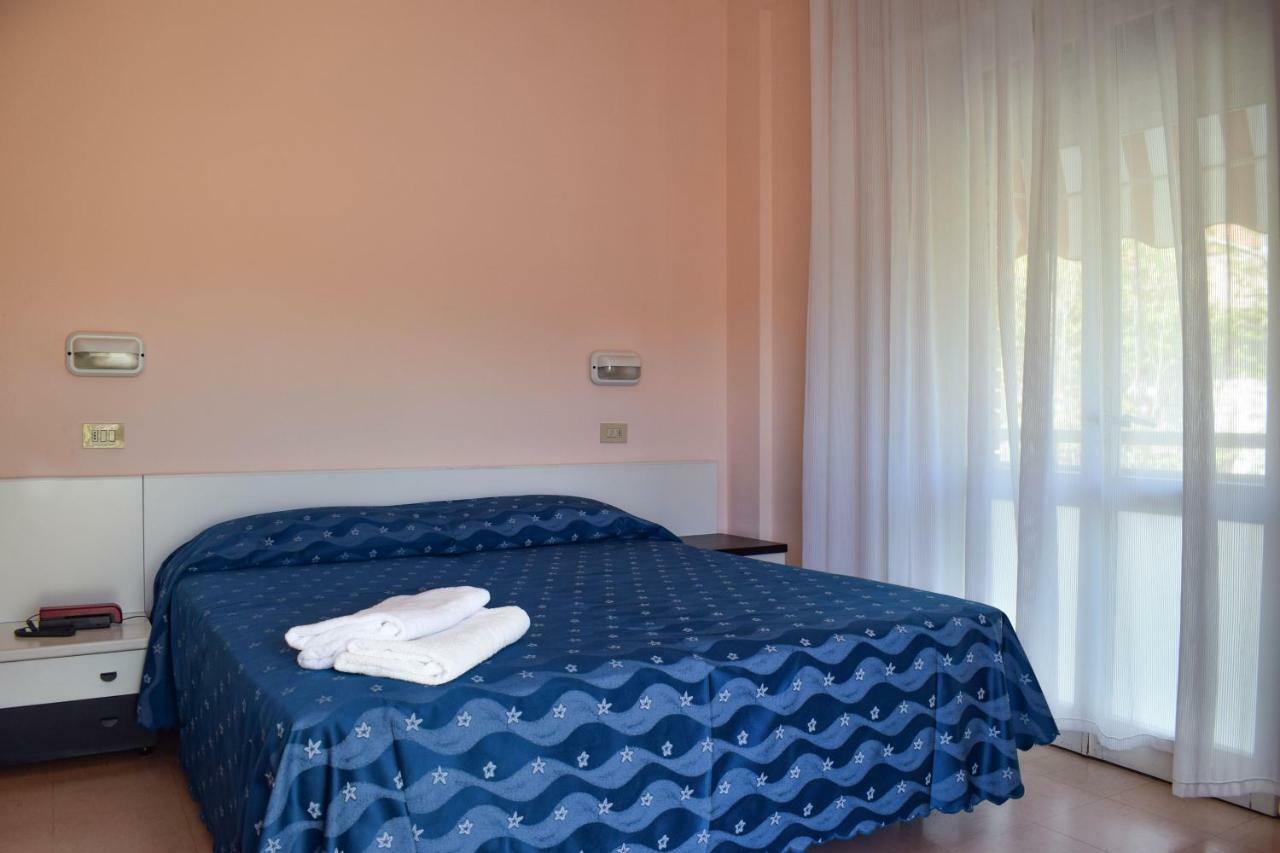 Hotel Ville De Paris Riccione Kültér fotó