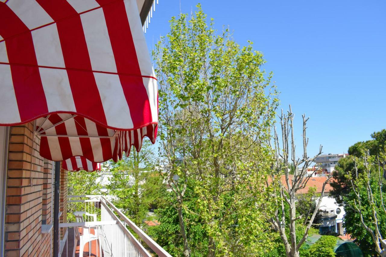 Hotel Ville De Paris Riccione Kültér fotó
