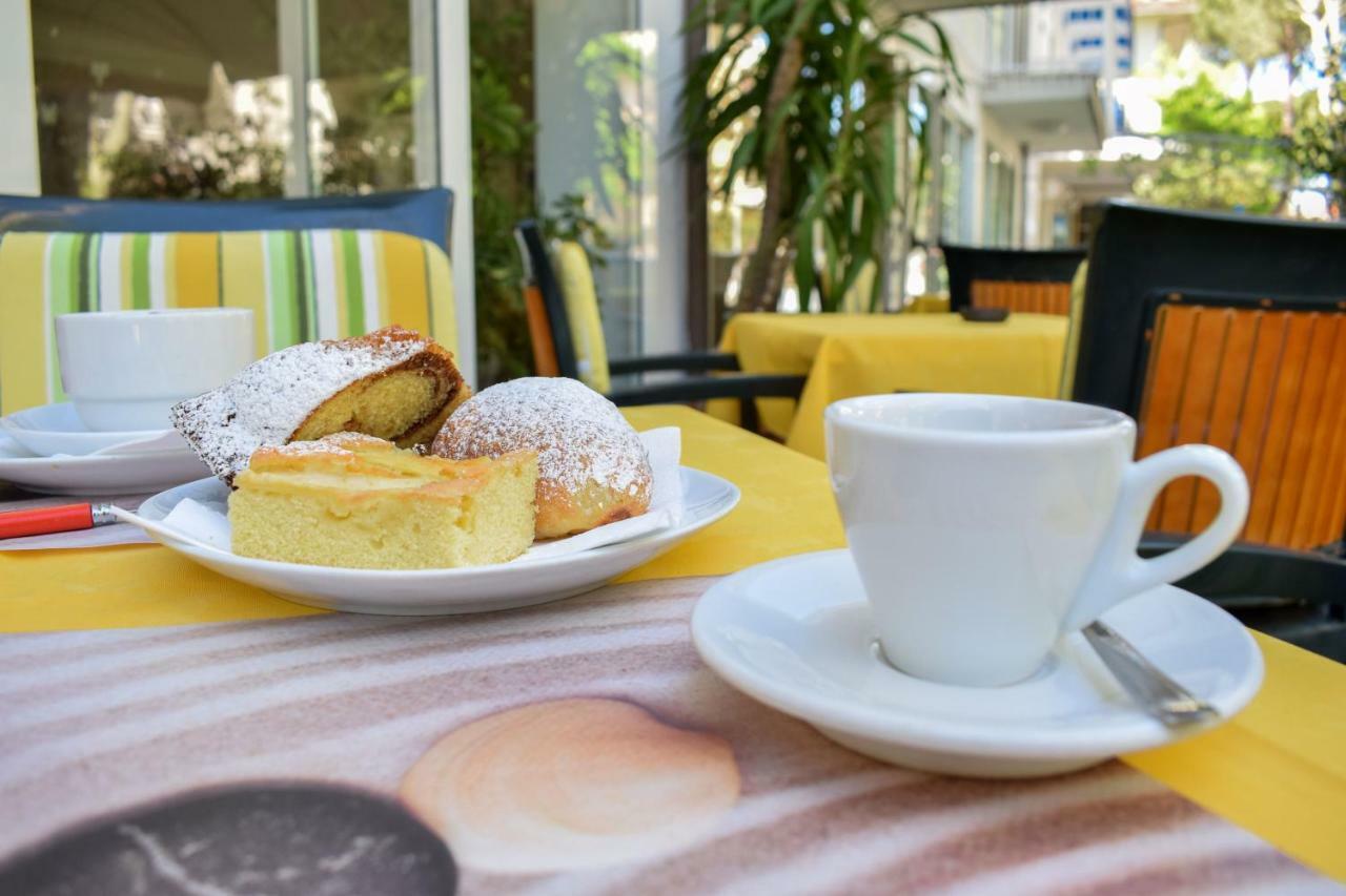 Hotel Ville De Paris Riccione Kültér fotó
