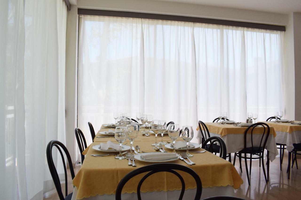 Hotel Ville De Paris Riccione Kültér fotó